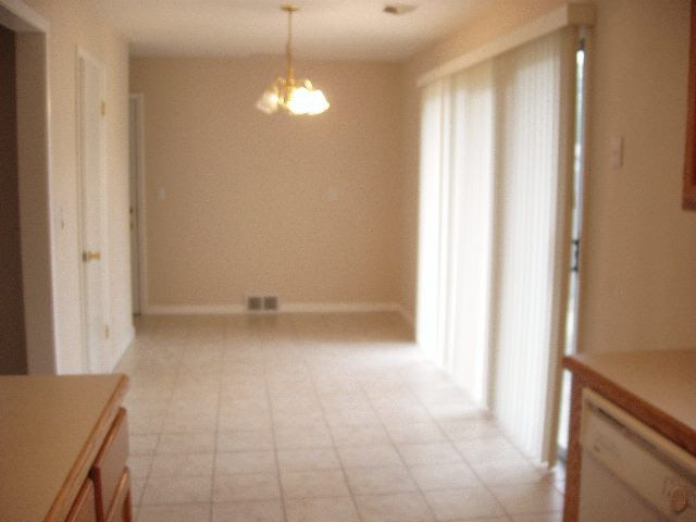 2000 E 53rd St, Wichita, KS 67216