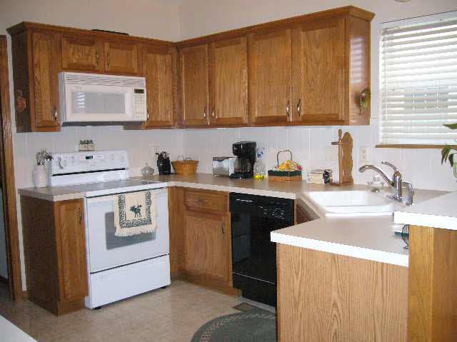 812 Linden Ln, Derby, KS 67037