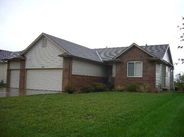 812 Linden Ln, Derby, KS 67037