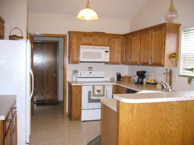812 Linden Ln, Derby, KS 67037