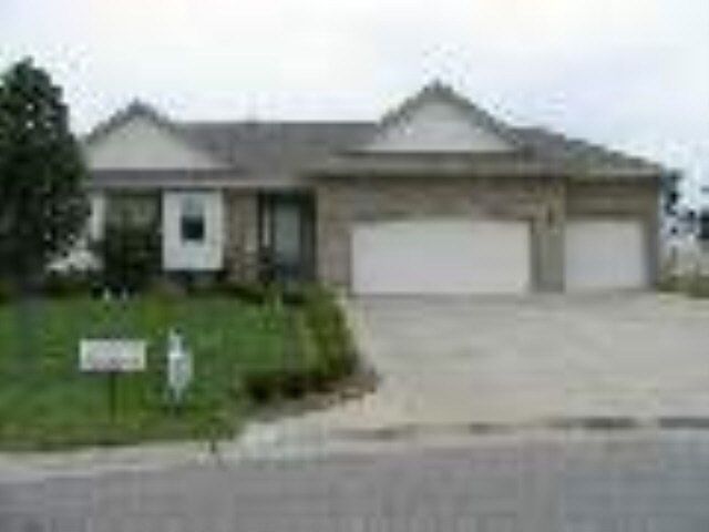 10514 E Mainsgate Ct, Wichita, KS 67226