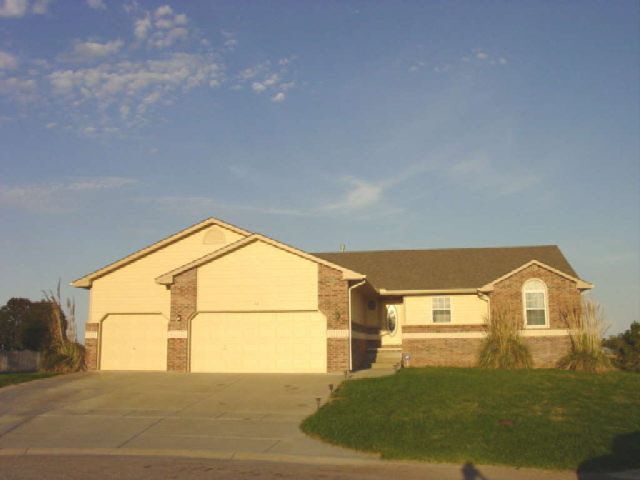 14 Cedar Pointe Ct, Goddard, KS 67052