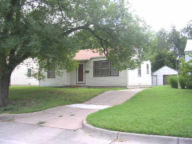 5827 E Bellaire, Wichita, KS 67218