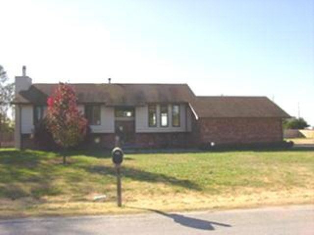 10705 W Ringer, Wichita, KS 67209