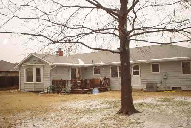 121 E Park Ln, Derby, KS 67037