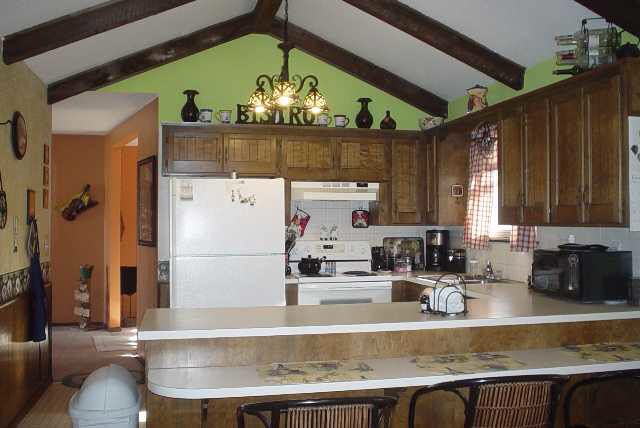121 E Park Ln, Derby, KS 67037