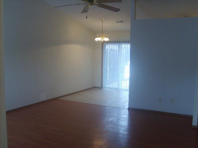5807 E Pembrook Cir, Wichita, KS 67220