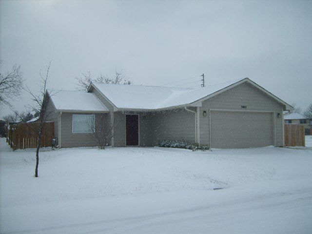 5807 E Pembrook Cir, Wichita, KS 67220