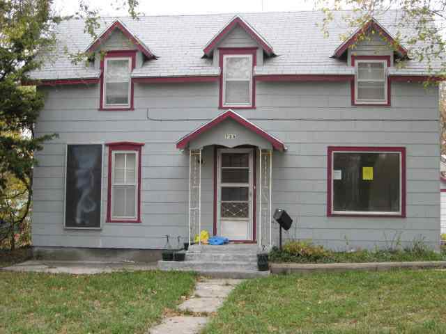 724 E 1st, Newton, KS 67114