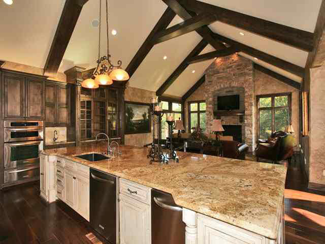 2048 Oak Creek Pkwy, Wichita, KS 67206