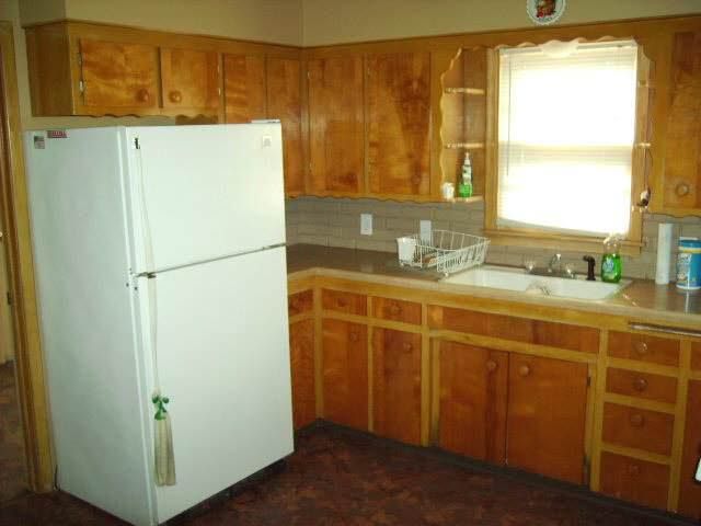 1830 E 53rd St S, Wichita, KS 67216