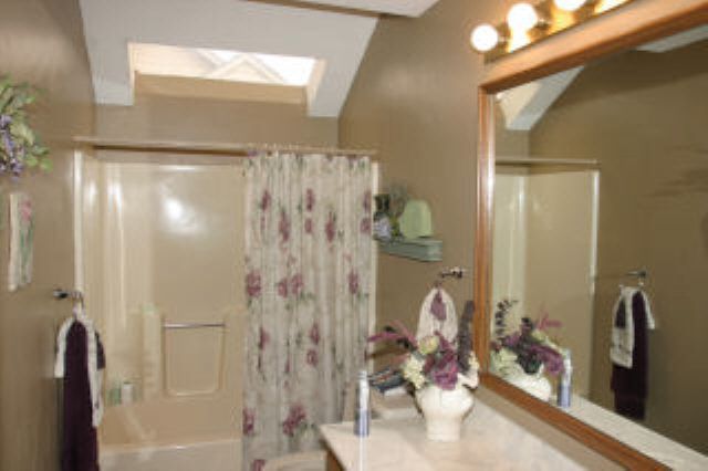 5825 E 47th St N, Bel Aire, KS 67220