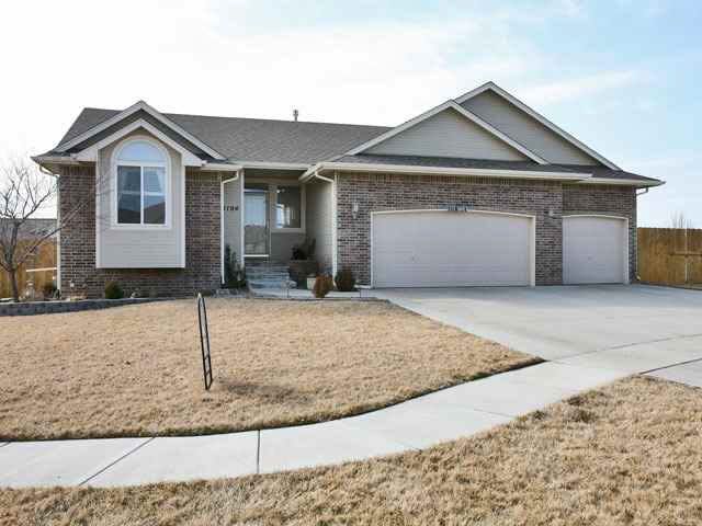 1104 Pembrook Ct, Derby, KS 67037
