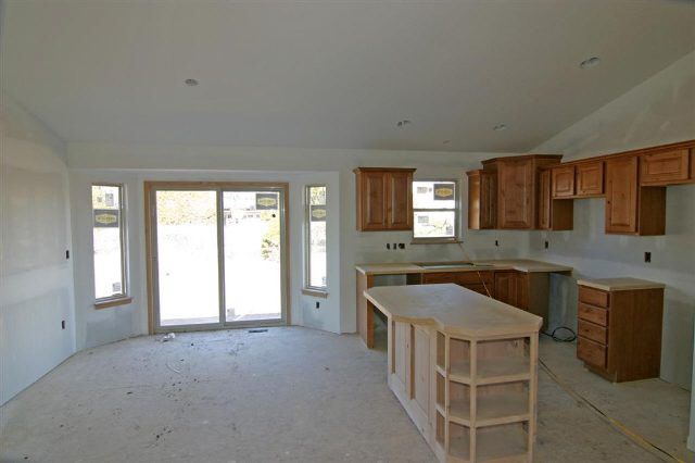 1012 Mccaskey Dr, Rose Hill, KS 67133