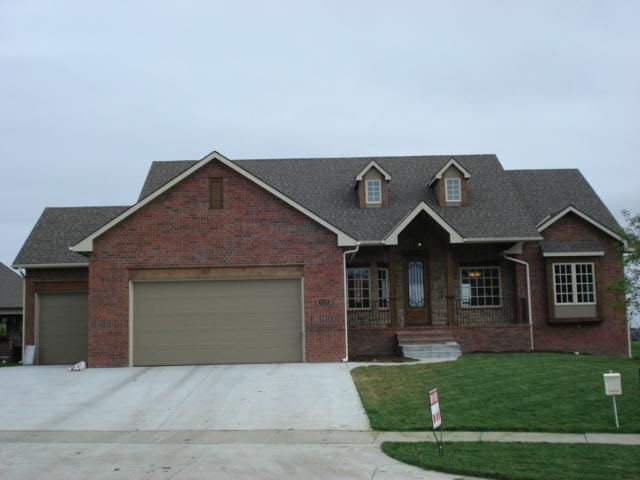 2128 N Stonegate Cir, Andover, KS 67002
