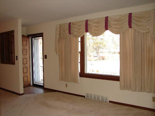 921 Spruce St, Newton, KS 67114