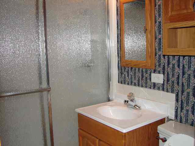 921 Spruce St, Newton, KS 67114