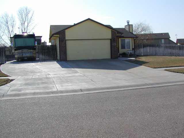1603 E Summerwood St, Goddard, KS 67052