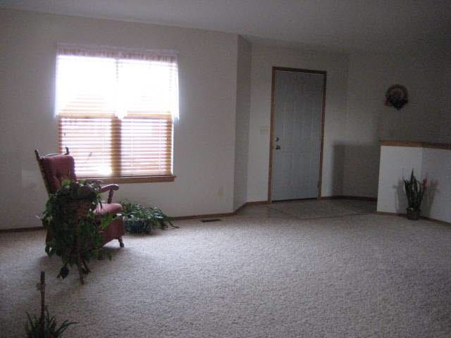 509 Clover Ln, Hesston, KS 67062
