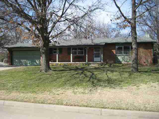 8120 E Willowbrook St, Wichita, KS 67207