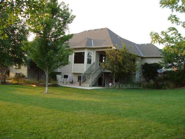 1656 Crest Ct, Andover, KS 67002
