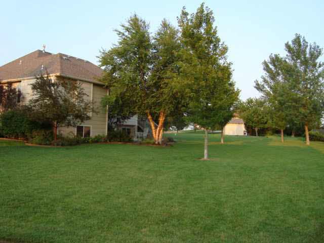 1656 Crest Ct, Andover, KS 67002