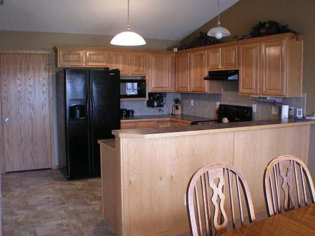 8876 N Saddlebrook Ct, Valley Center, KS 67147