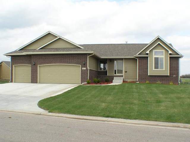 8876 N Saddlebrook Ct, Valley Center, KS 67147