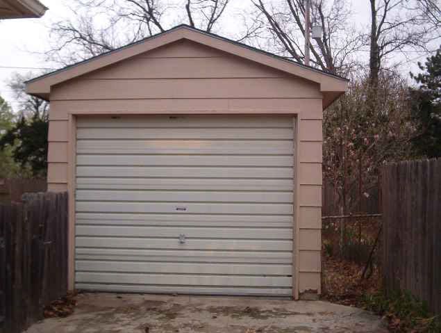 2749 E Menlo, Wichita, KS 67211