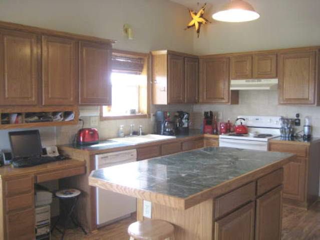 404 S Quail Run Ct, Andover, KS 67002