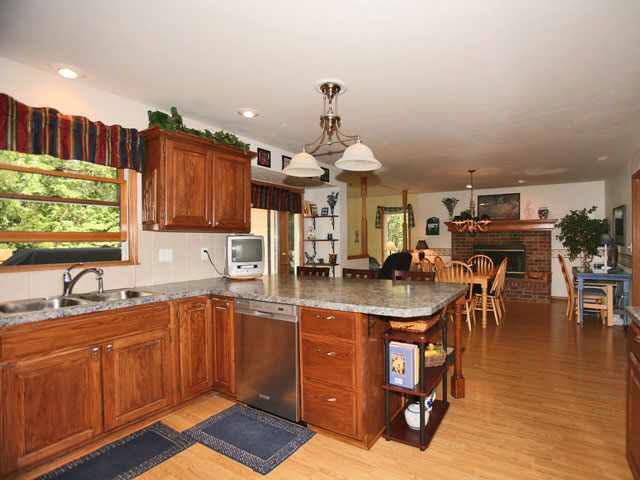 1337 N Briarwood, Derby, KS 67037