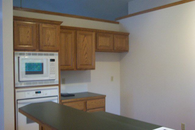 919 Crestview Rd, Wellington, KS 67152