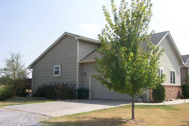 919 Crestview Rd, Wellington, KS 67152