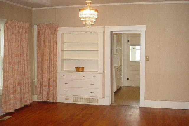 521 E 1st, Newton, KS 67114