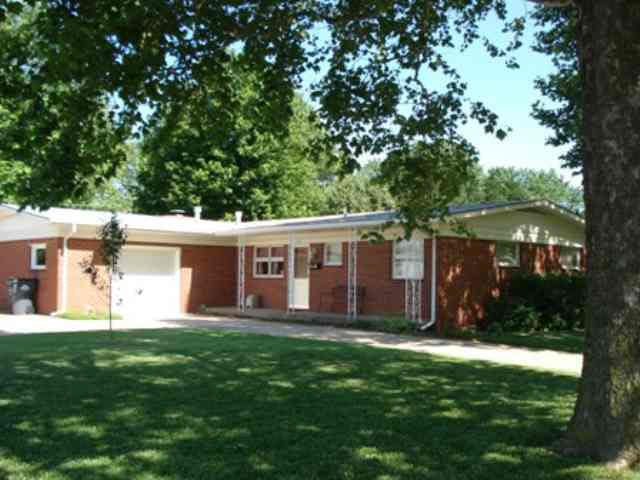 718 Edgewood, Mulvane, KS 67110