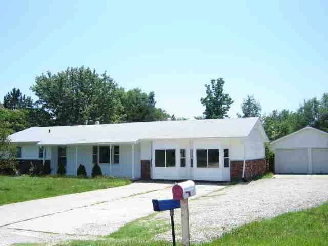 229 Willow Rd, Andover, KS 67002