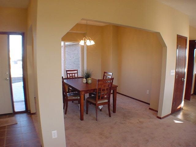 222 Springlake Ct, Newton, KS 67114