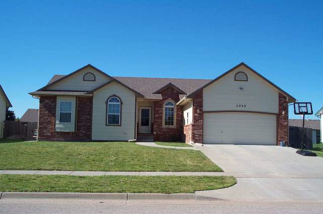 5320 E 48th St N, Bel Aire, KS 67220