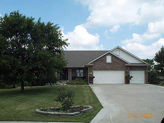 412 Country Hills Dr, Augusta, KS 67010