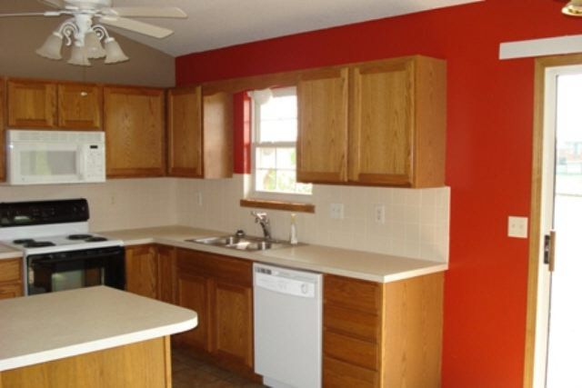 1705 Country Walk Ln, Mulvane, KS 67110