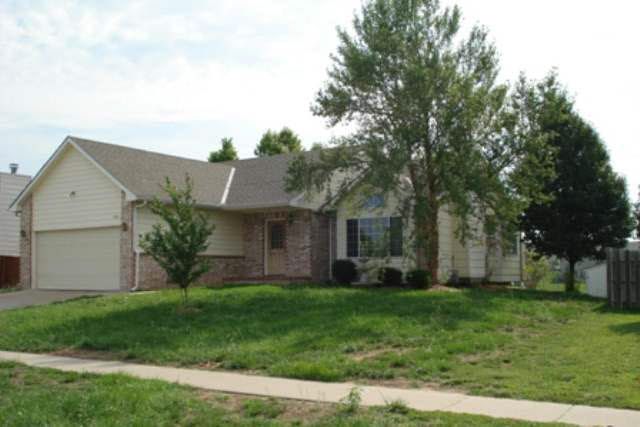 1705 Country Walk Ln, Mulvane, KS 67110