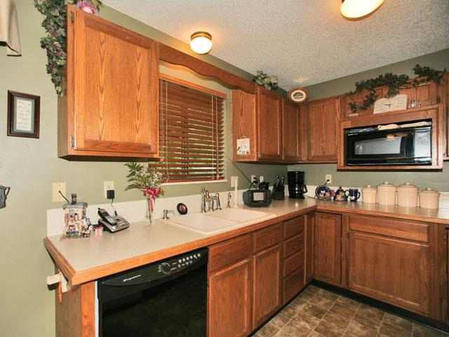 214 N Oak Forest, Derby, KS 67037