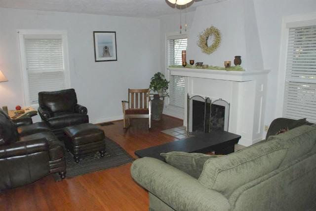 643 N Pershing, Wichita, KS 67208