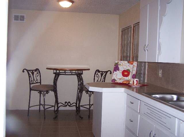 2933 S Walnut St, Wichita, KS 67217