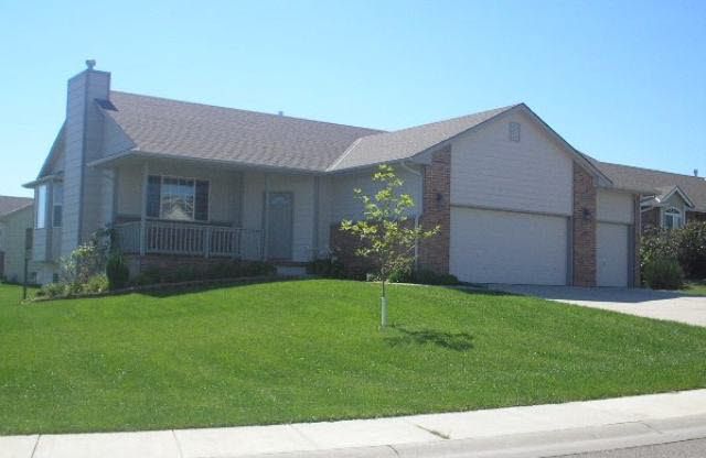 325 Fieldstone Ct, Derby, KS 67037