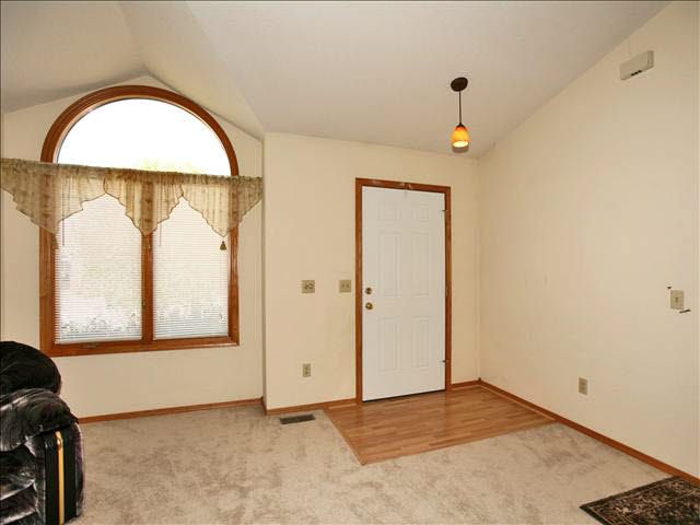 4909 E Willow Point Ct, Bel Aire, KS 67220