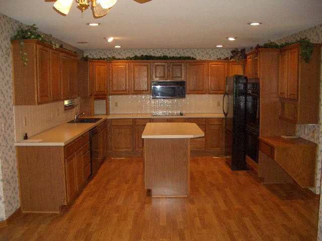 1000 Walnut Ct, Andover, KS 67002