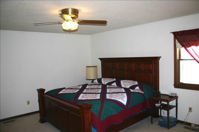 1527 N Baltimore Pl, Derby, KS 67037