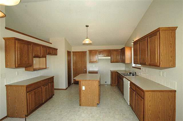 440 E Rolling Acres Ct, Valley Center, KS 67147