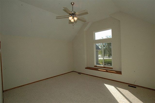 440 E Rolling Acres Ct, Valley Center, KS 67147